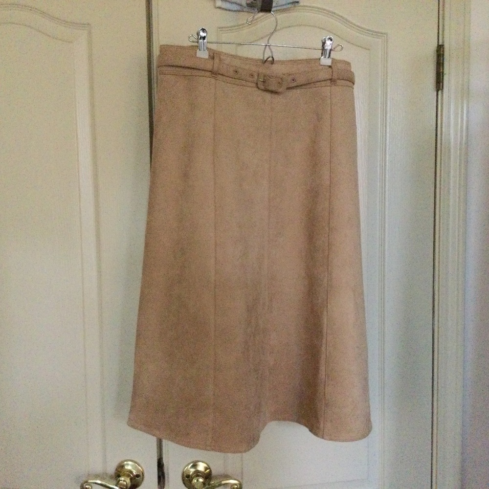 Gorgeous Ann Taylor Factory sand color faux suede a-line skirt size 12 NWT